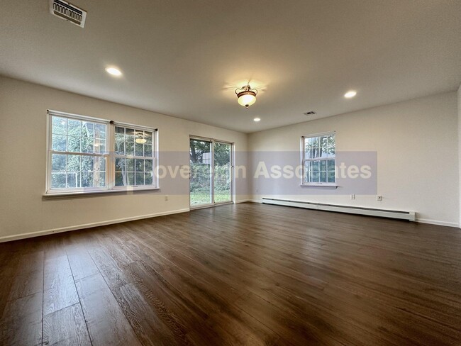 Building Photo - Beautiful house for rent.