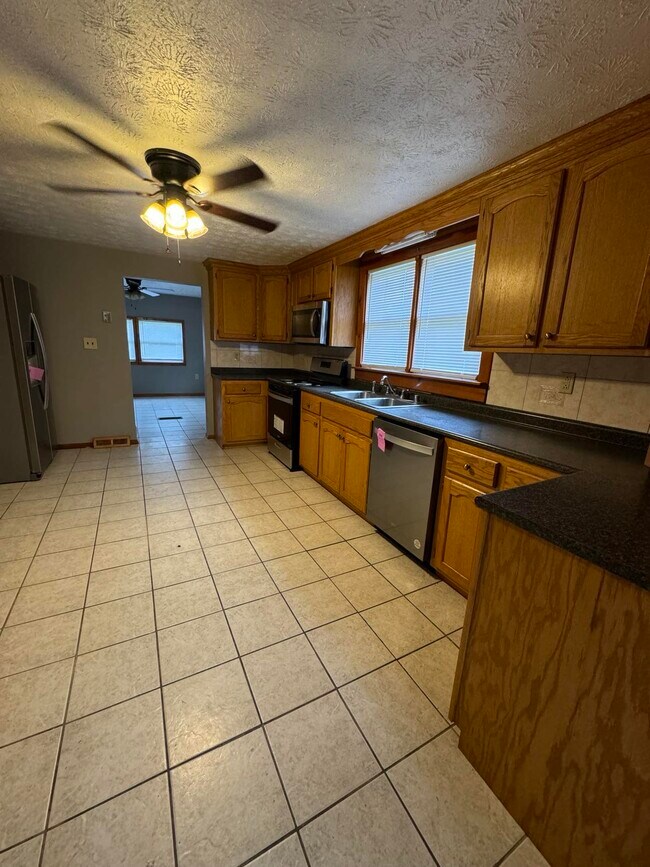 Cocina - 812 Barbourville St