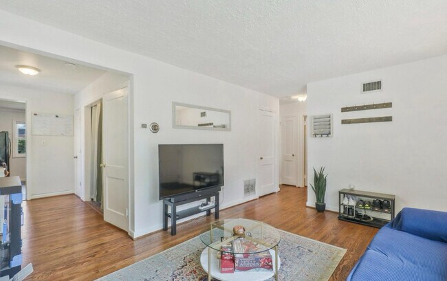 Foto del edificio - 5006 Cheyenne Pl