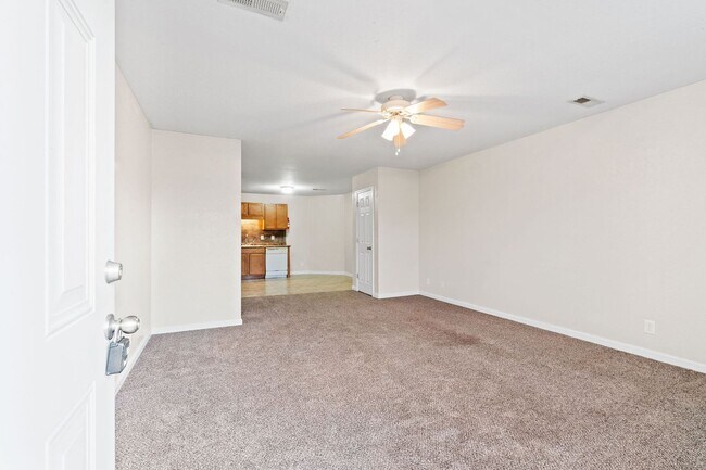Building Photo - 504 Luxury Dr