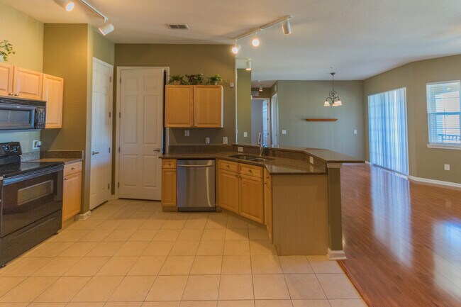 Building Photo - 718 Terrace Ridge Cir