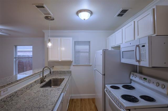 Foto del edificio - 1208 Village Garden Dr