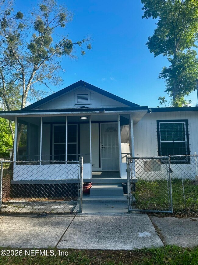 Building Photo - 1640 W 4th St