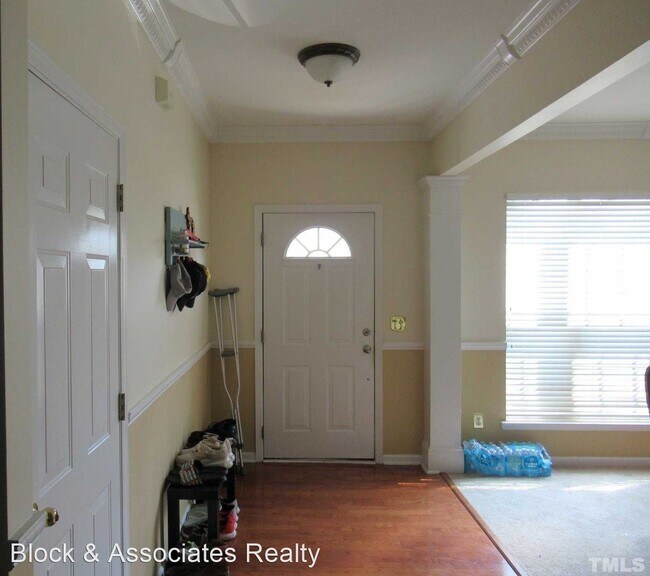 Building Photo - 3 br, 2.5 bath House - 302 Apricot Circle