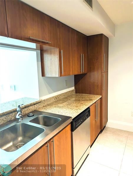 Building Photo - 600 W Las Olas Blvd
