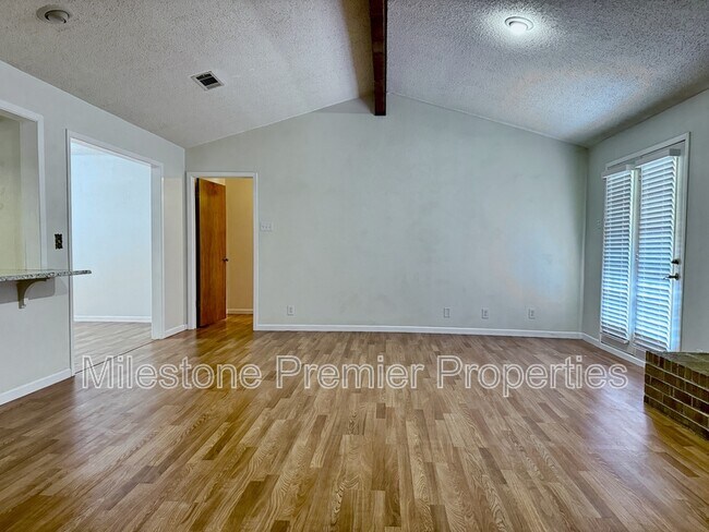 Foto del edificio - 2110 Oak Creek Cir