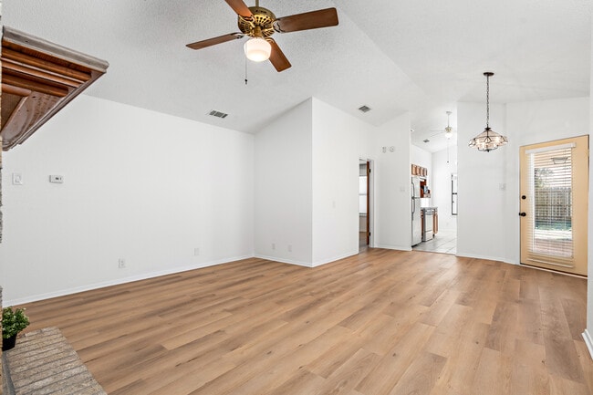 Building Photo - 1303 Chapel Creek Rd