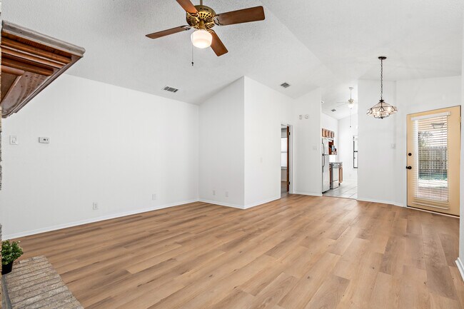 Foto del edificio - 1303 Chapel Creek Rd