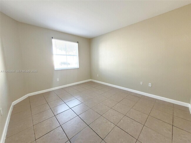 Building Photo - 2903 SE 17th Ave