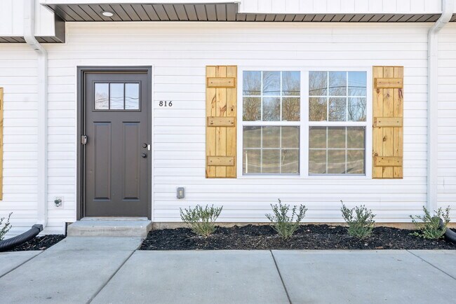 Foto del edificio - Spring St. Townhomes