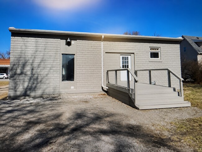 Building Photo - 313 W Findlay St
