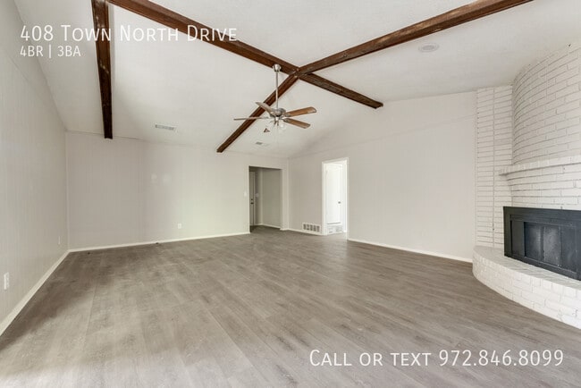 Building Photo - 408 Town N Dr