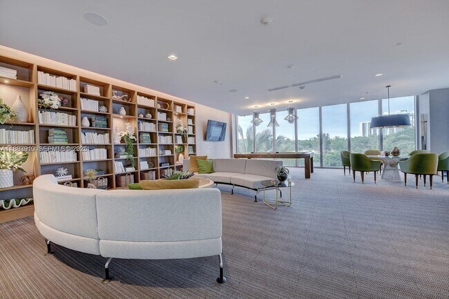 Foto del edificio - 16385 Biscayne Blvd