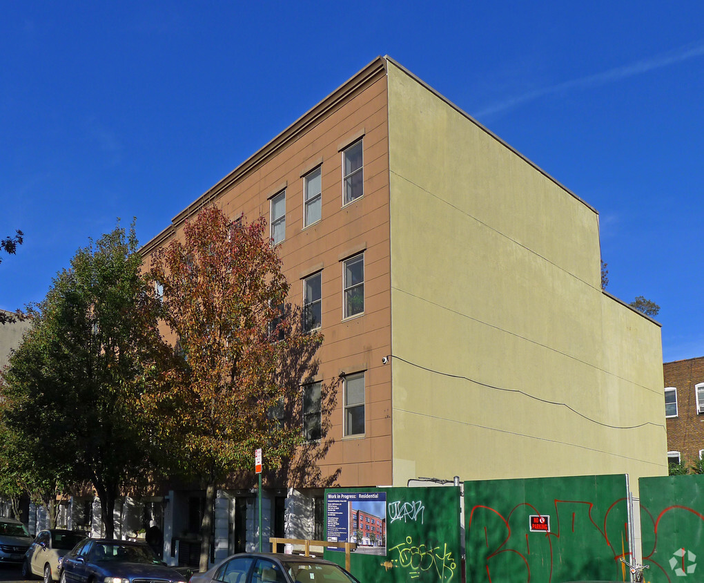 Building Photo - Ten Eyck & Maujer Street Apartments