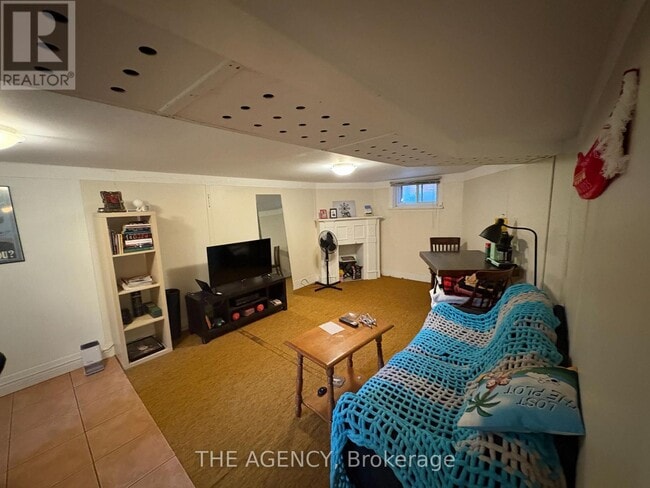 Building Photo - 43 Indian Rd Crescent