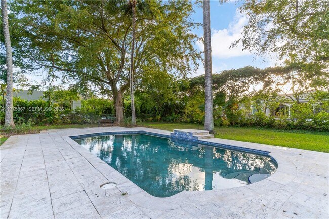 Foto del edificio - 8700 SW 64th Ave