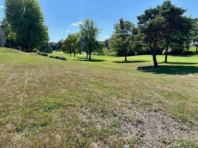 Building Photo - 2077 Woodstone Dr