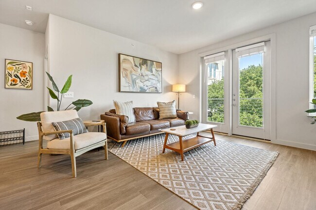 Foto del edificio - 5820 1/2 Cameron Road-FL3-ID1303393P