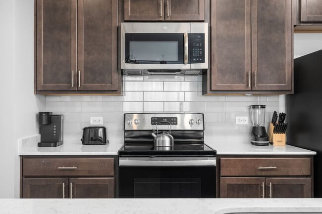 Building Photo - 11150 Lantern Rd