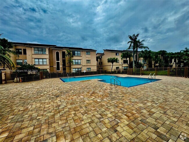 Building Photo - 2900 S University Dr