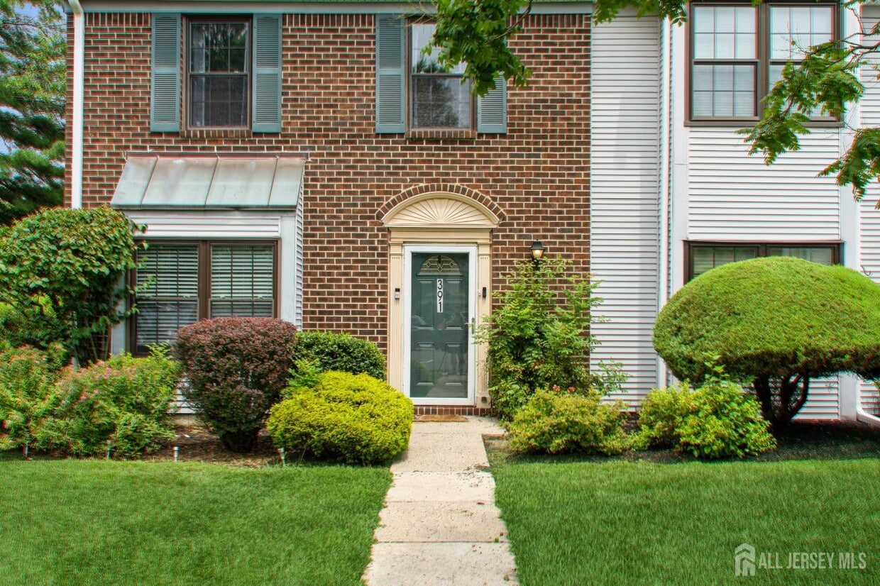 Primary Photo - 391 Danbury Ln