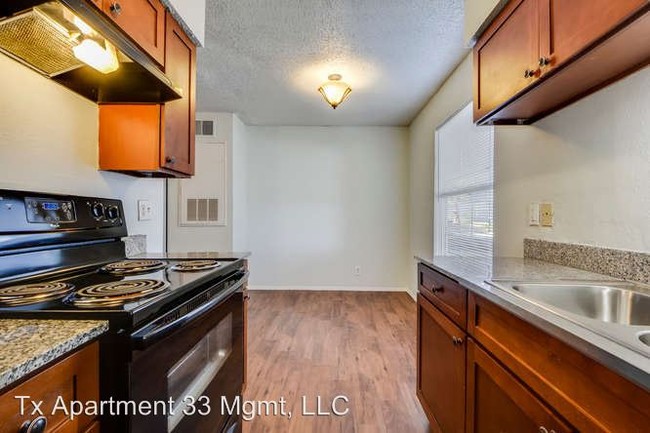 Building Photo - 9010 Galewood Dr
