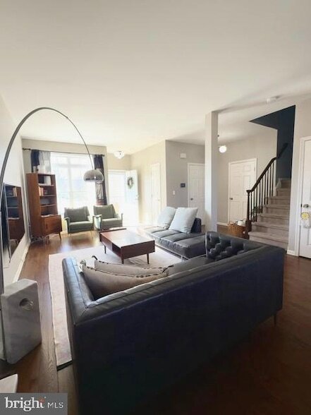 Foto del edificio - 83 Shelley Cir