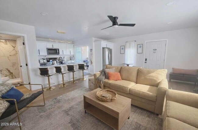 Foto del edificio - 14620 Yerba Buena Way