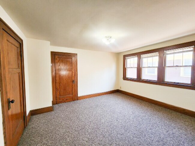 Foto del edificio - 1235 Monroe Ave