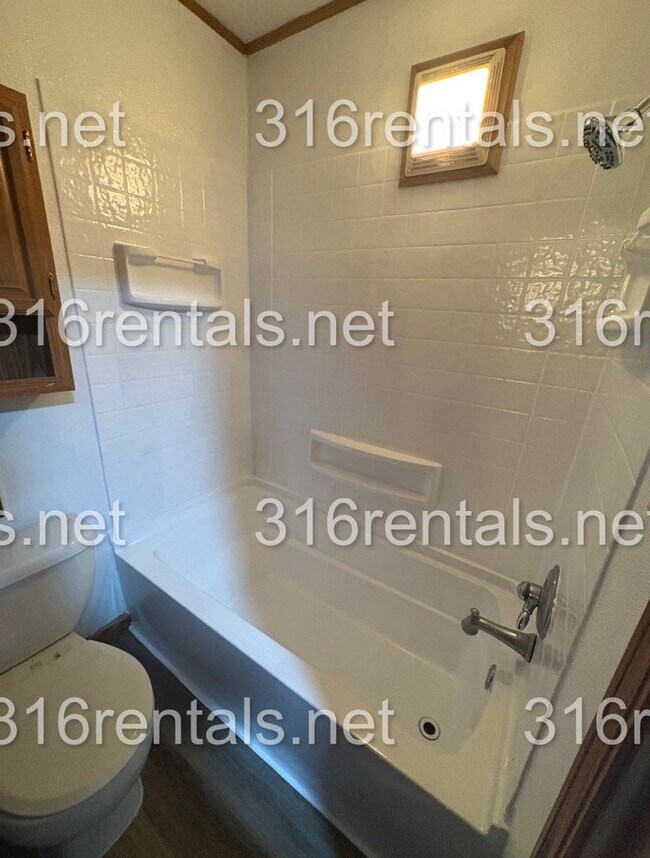 Foto del edificio - $1050 - 3 bed 1 bath - Single Family Home