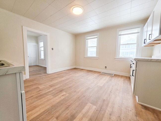 Building Photo - 1405 Day St