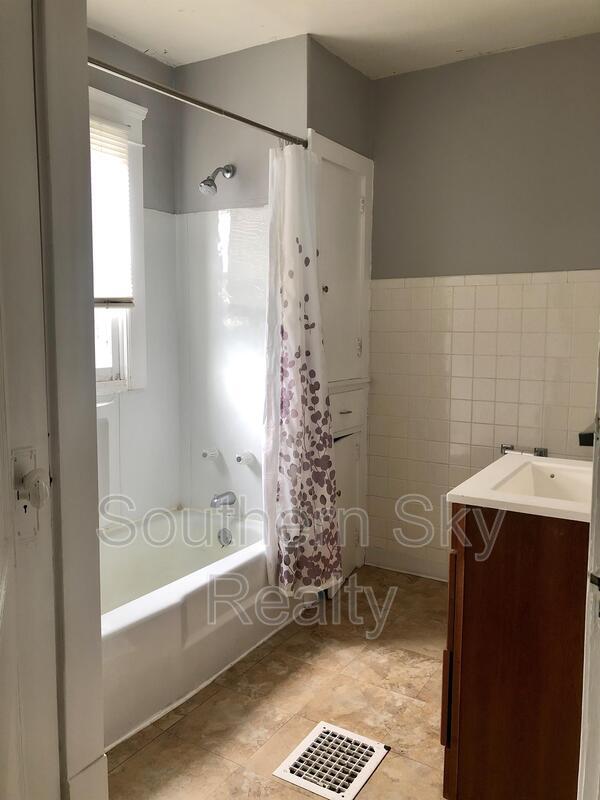 245 E Ford Ave, Barberton, OH 44203 Condo for Rent in Barberton, OH