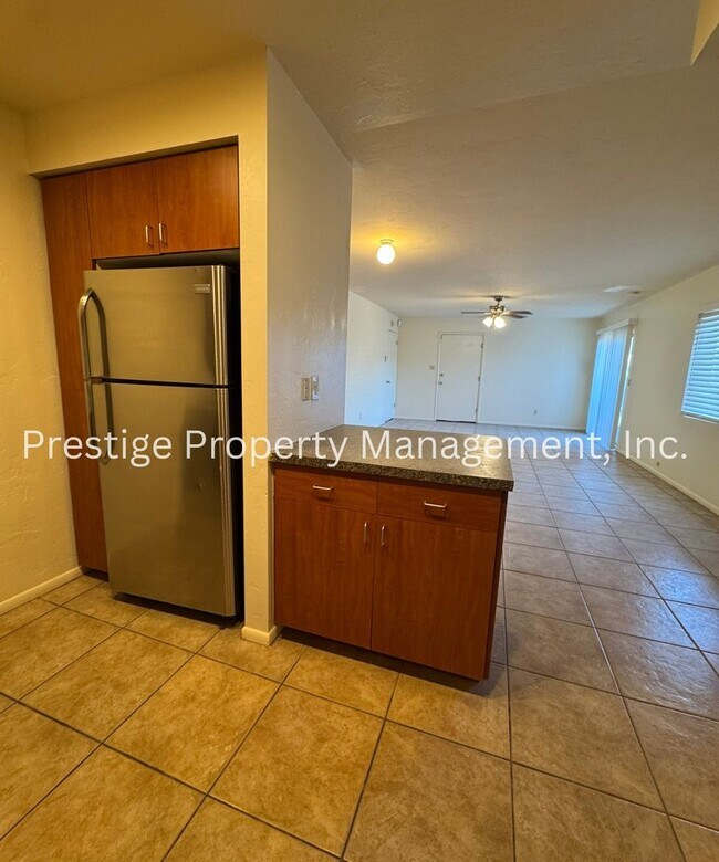 Building Photo - >>Central Gem With Community Pool