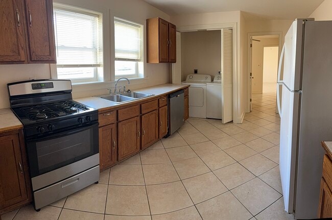 Building Photo - 614 Fourth St