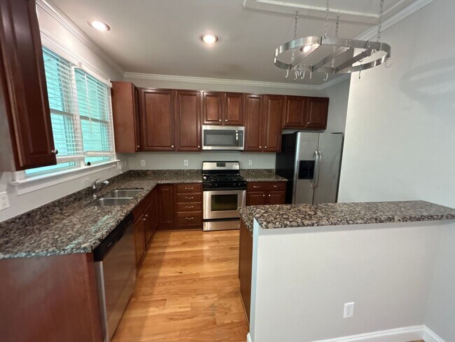 Foto del edificio - 3 Bedroom | 3.5 Bathroom Raleigh Townhome