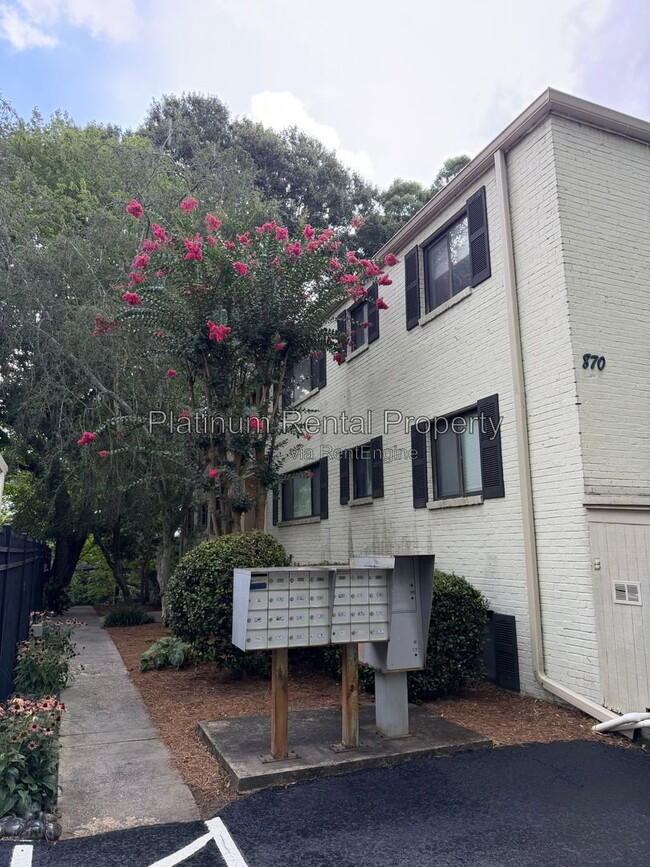 Building Photo - 870 Glendale Terrace NE