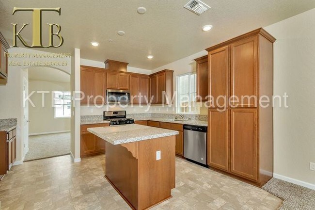 Building Photo - 260 Maidenbrook Ln