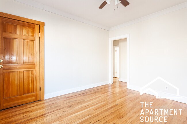 Building Photo - 837 W Cornelia Ave