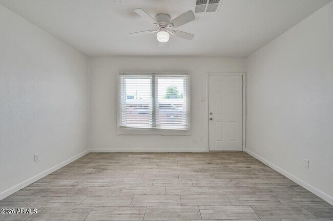 Building Photo - 907 N 22nd Pl