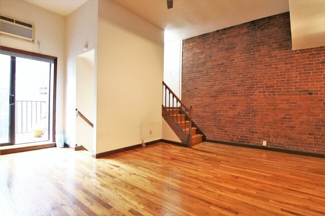 Building Photo - 112 W 71st St