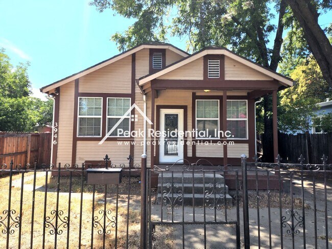 Building Photo - Charming Oak Park 2bd/1ba House with Large...