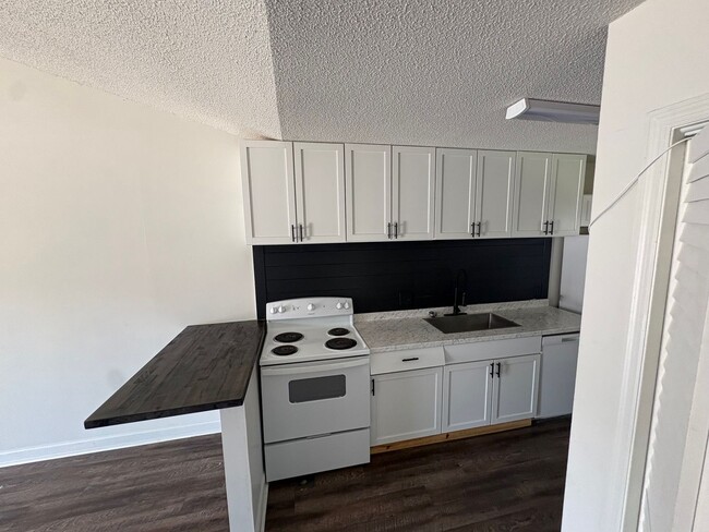 Building Photo - 230 Lanier Dr