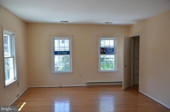 Building Photo - 303 Commerce St