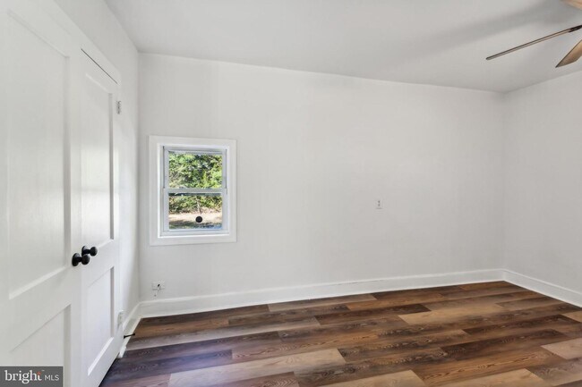 Foto del edificio - 1306 W Rene Ave