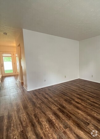 Building Photo - 107 Forest Ln