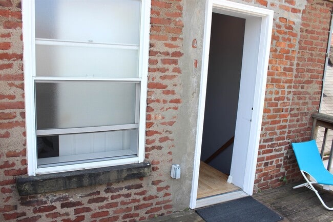 Building Photo - 182 Christopher Columbus Dr