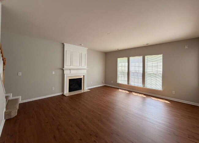 Foto del edificio - Well maintained 4 bedroom home with a golf course view!