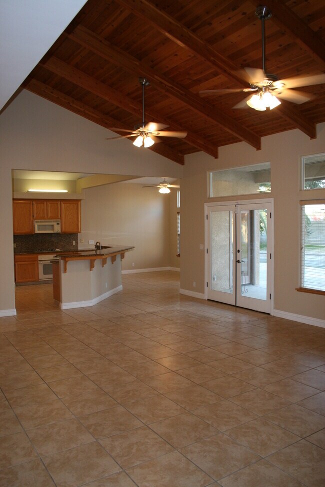 Building Photo - Beautiful 4 Bed + Office & 3 Bath in Stone...