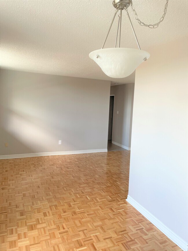 Photo du bâtiment - Riverview Court Apartments