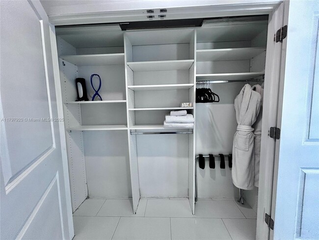 Foto del edificio - 1040 NE 180th Terrace